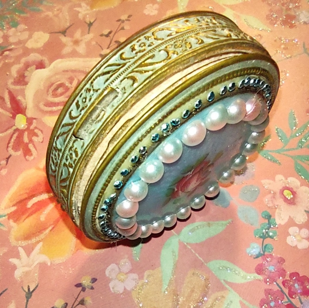 Vintage Guilloche  Compact Embellished Mirror Case